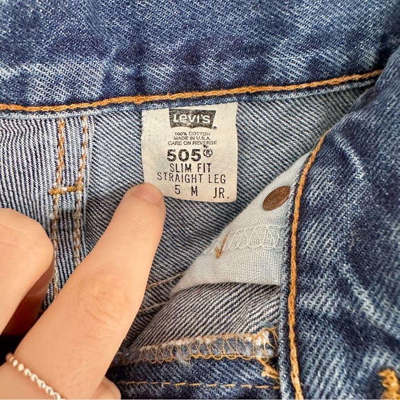 VINTAGE LEVI’S OMBRE DARK WASH DYED RED TAB 100% COTTON SHORTS MADE IN USA 27 - Picture 6 of 6